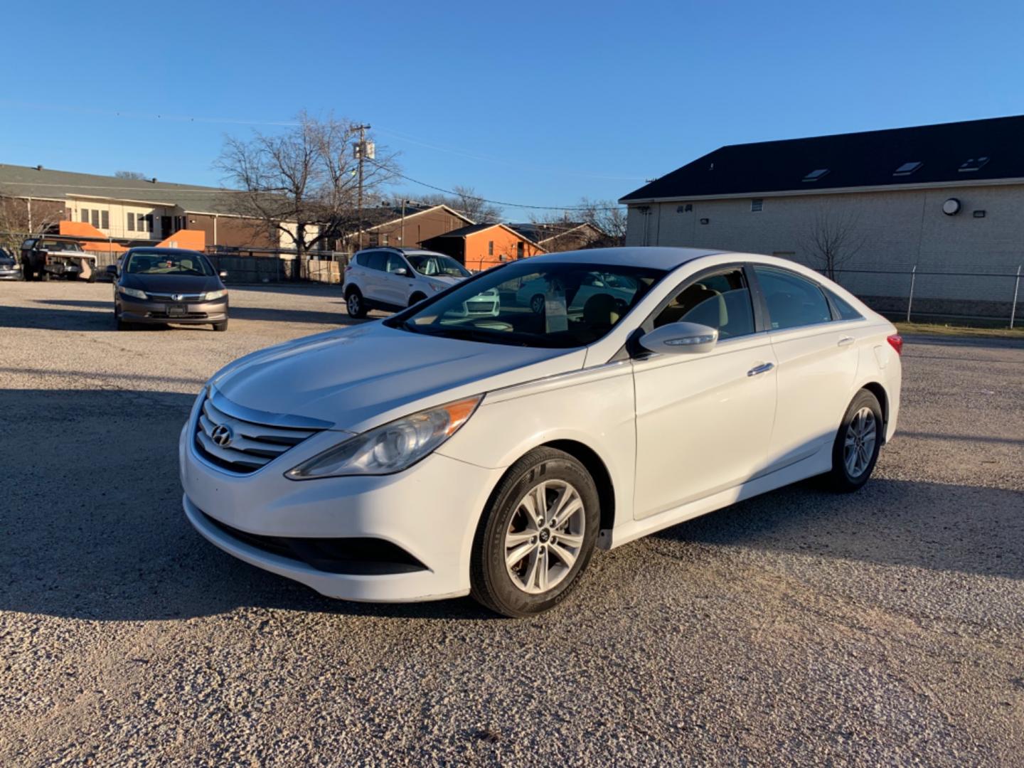 2014 White /Tan Hyundai Sonata (5NPEB4AC9EH) , AUTOMATIC transmission, located at 1830 North Belt Line Road, Irving, TX, 75061, (469) 524-0199, 32.834373, -96.993584 - Photo#2